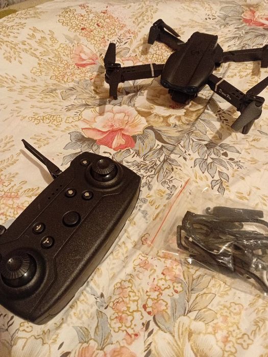 Продам ..ДРОН...с пультом управления...