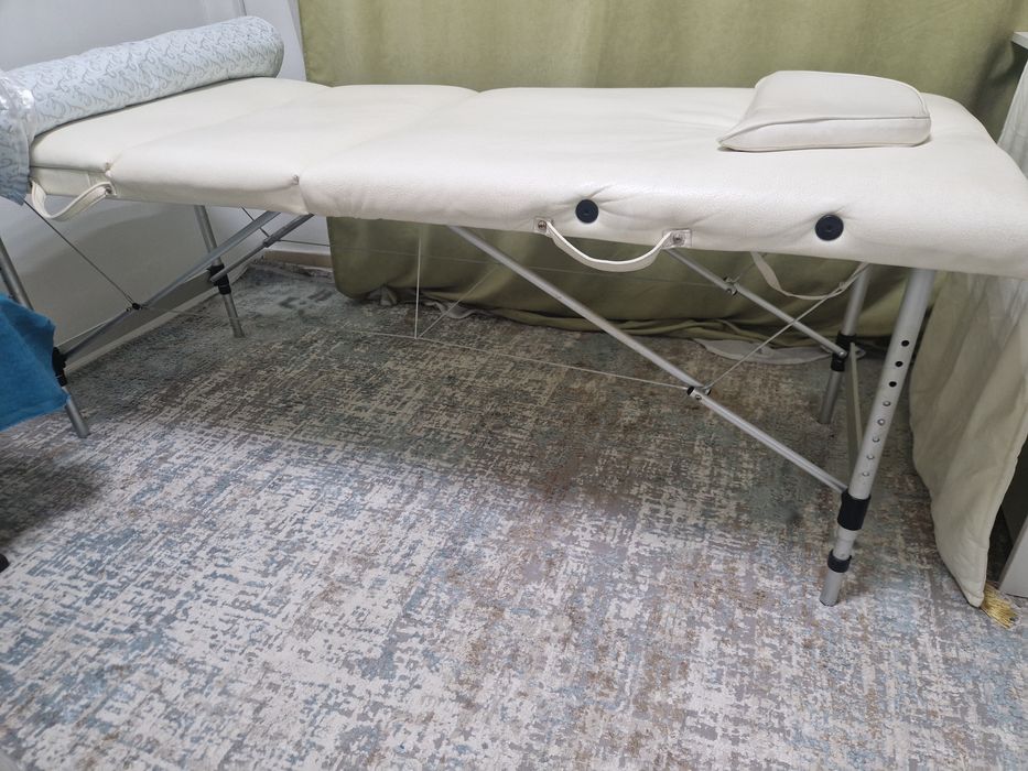 Кушетка, кресло, стульчики