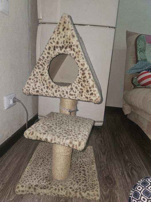 Продам царапку домик для кошек