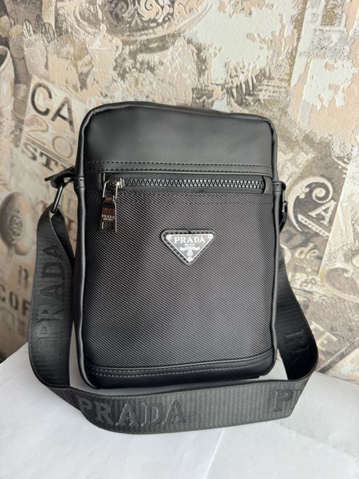 Чанта Boss, EA7, LV,Prada