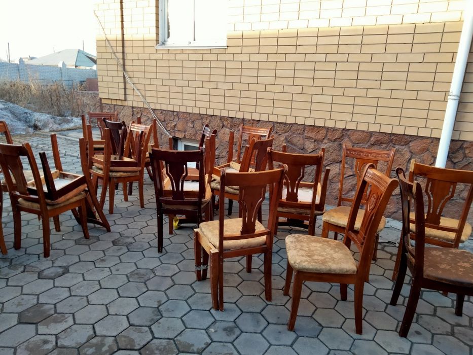 Стулья по 2500 тыс с  чехлом