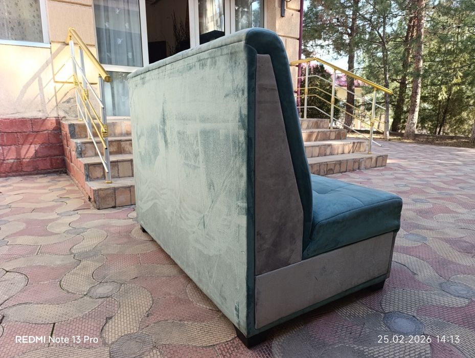 Диваны ресторанные..