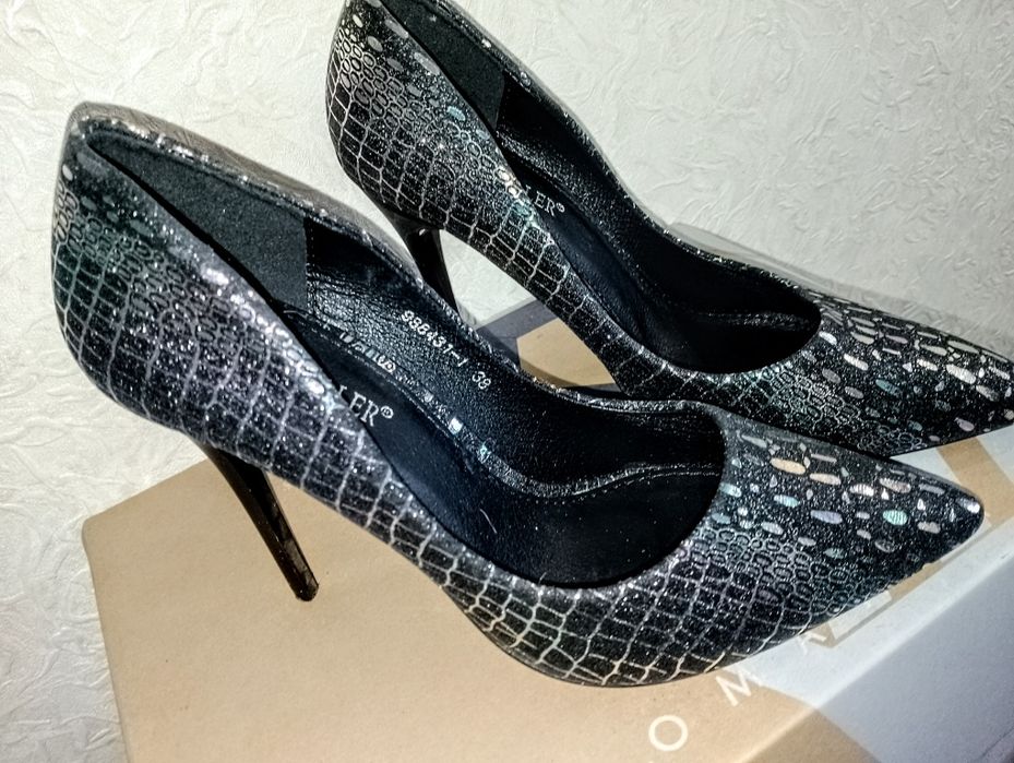 Продам женские туфли