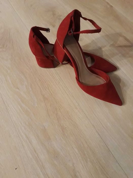 Обувки ки Бершка