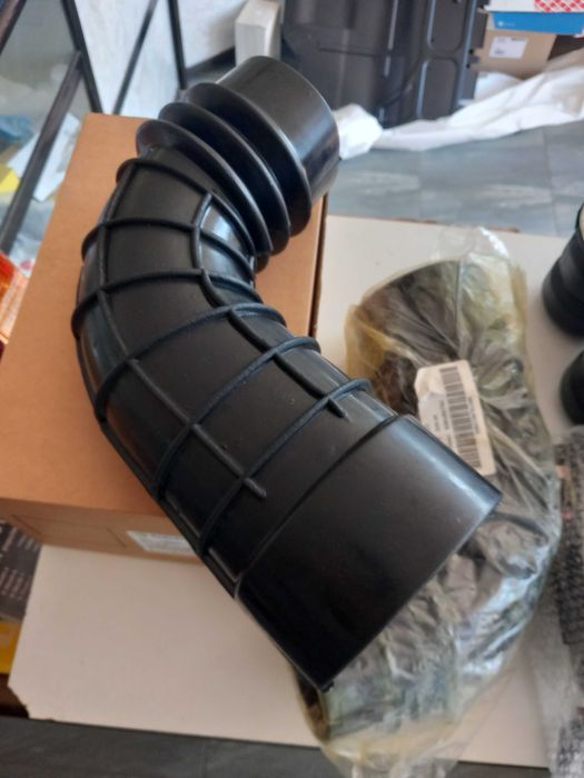 Маркуч въздушен филтър Ивеко Дейли 35 10