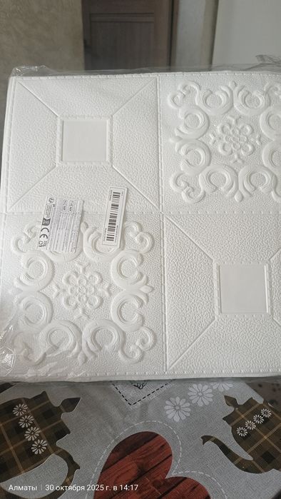 Потолок самоклеющийся. Плитки 35*35