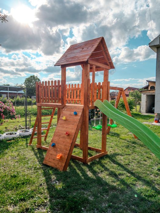 Loc de joacă complet pentru copii – Lemn masiv, Personalizabil (Tobogan, Leagăn, Cățărare)