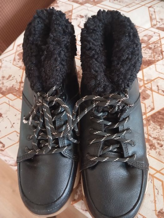 Черни обувки за зимата