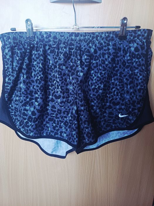 Сиви Шорти Nike L