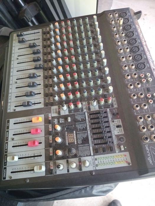 Mixer activ behringer pmp 4000