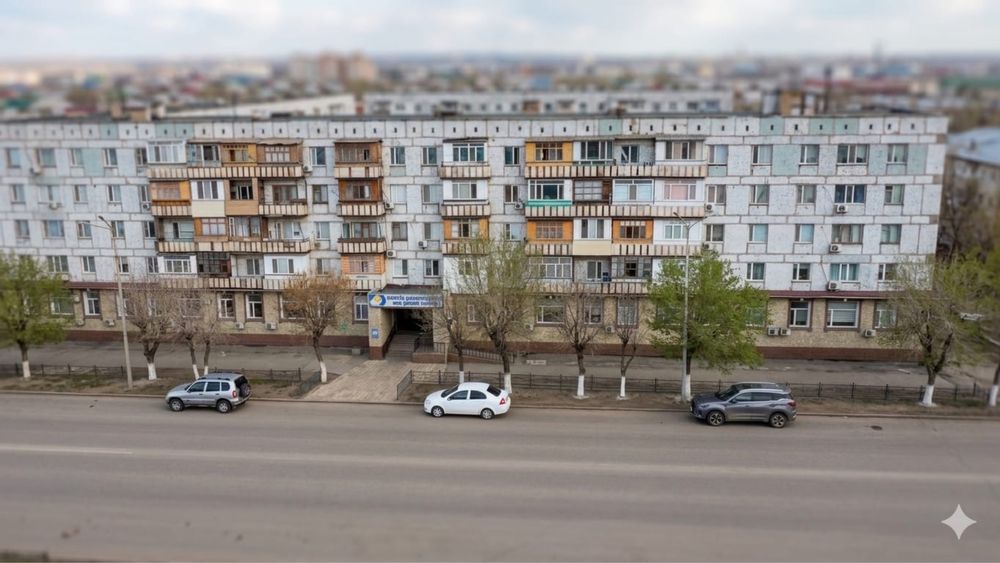 В блочном доме продается 3х комнатная квартира на 5 этаже, не угловая.