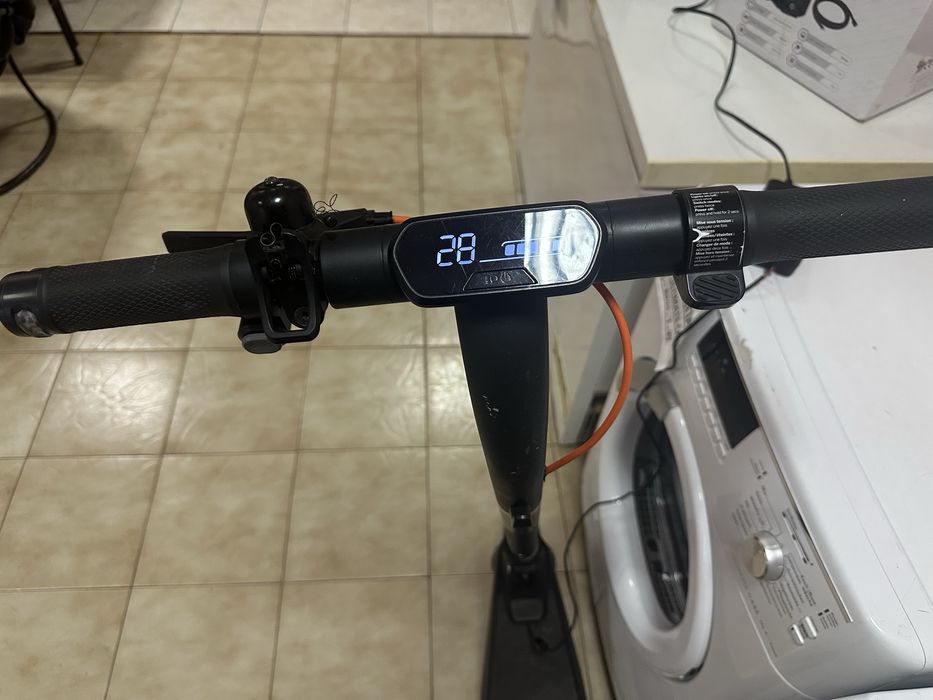 Електрическа тротинетка Segway-Ninebot Е2 Pro, 350W, до 40 км, Черна