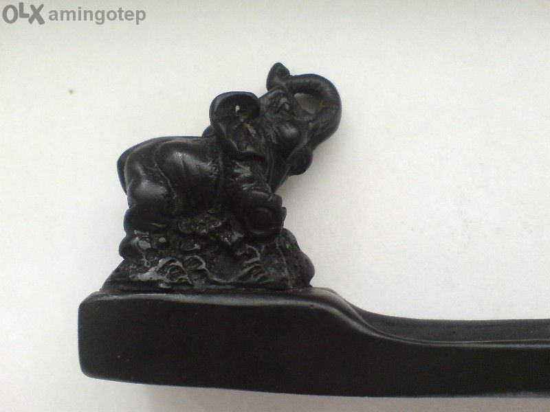 ухайният слон -поставка за ароматни пръчки от камък