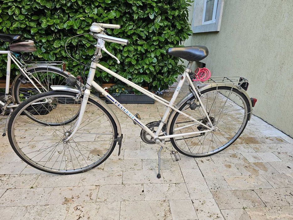 Vând două biciclete Peugeot vintage