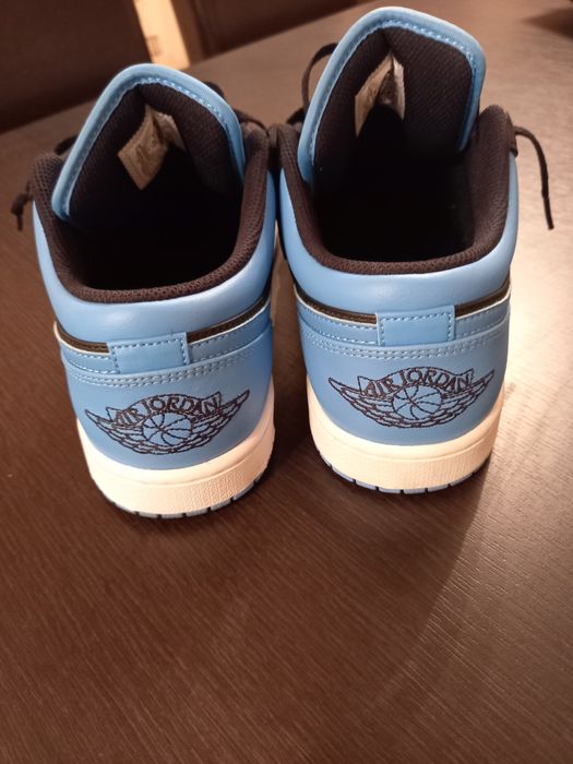 Vând adidași jordan 1 low