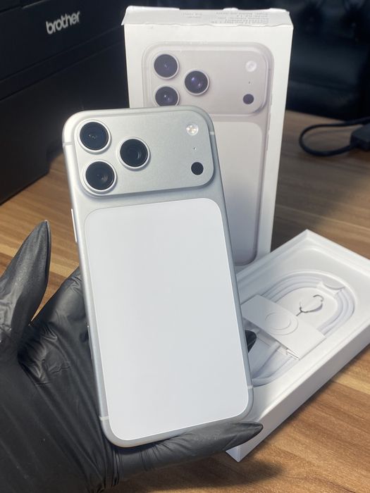 iPhone 17 Pro Max • 1 TB • Silver