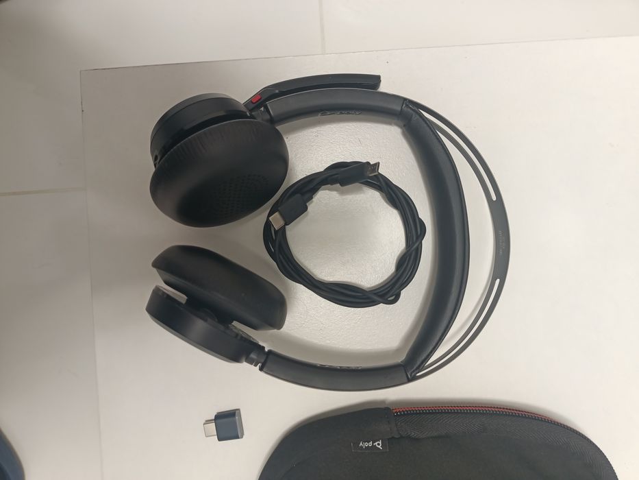 Casti Wireless Plantronics Poly Voyager Focus 2, cu garanție valabilă