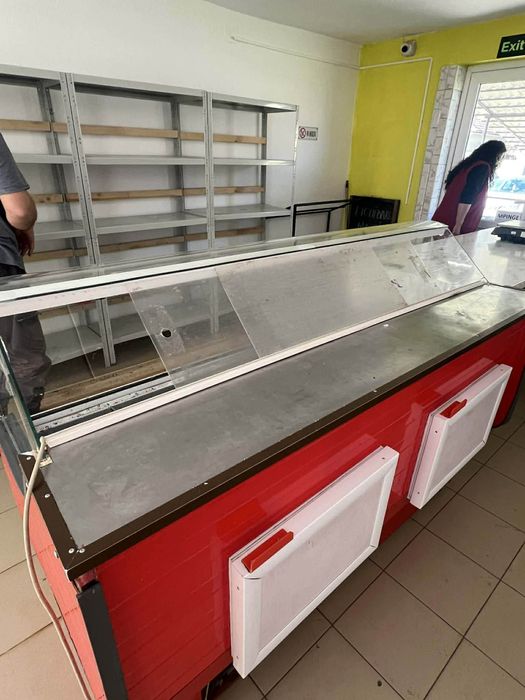 Vând  vitrină frigorifică