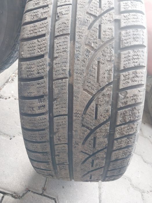 2 шины 245 40 R19. Докатать сезон.