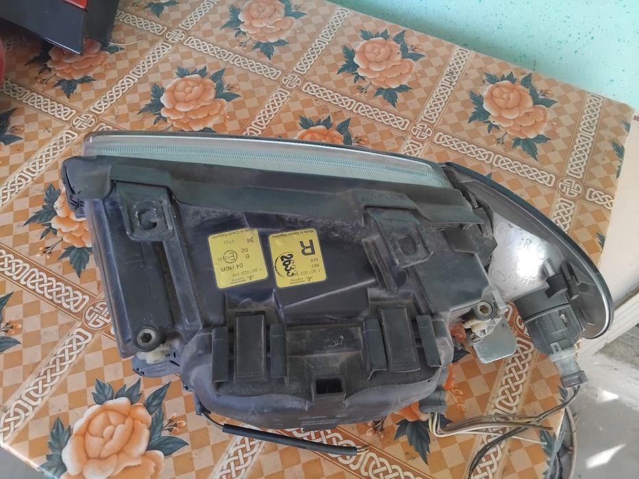 Faruri și triple spate audi a4 an 1998