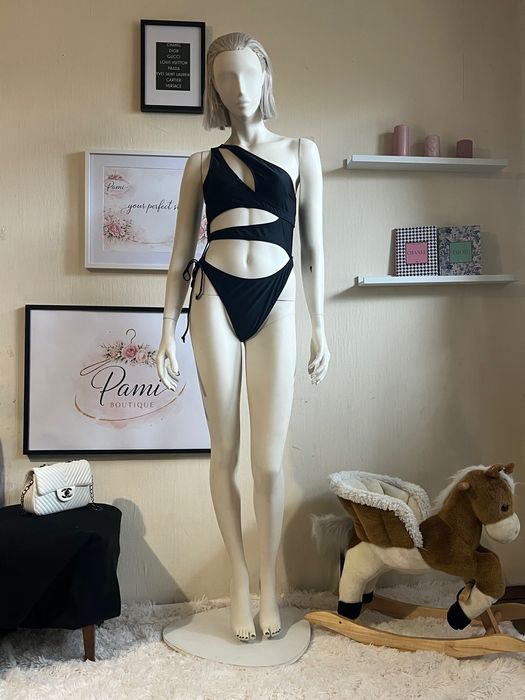 Стилен черен бански