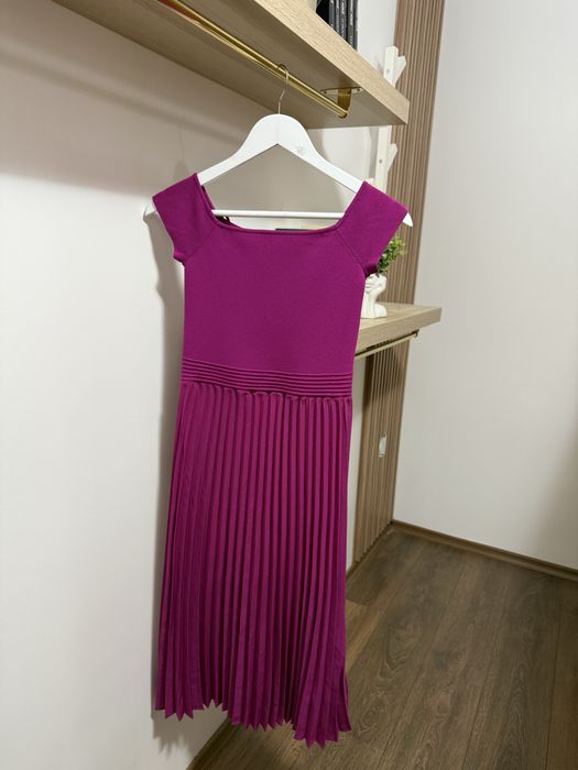 Нова рокля плисе на Ted Baker , размер С