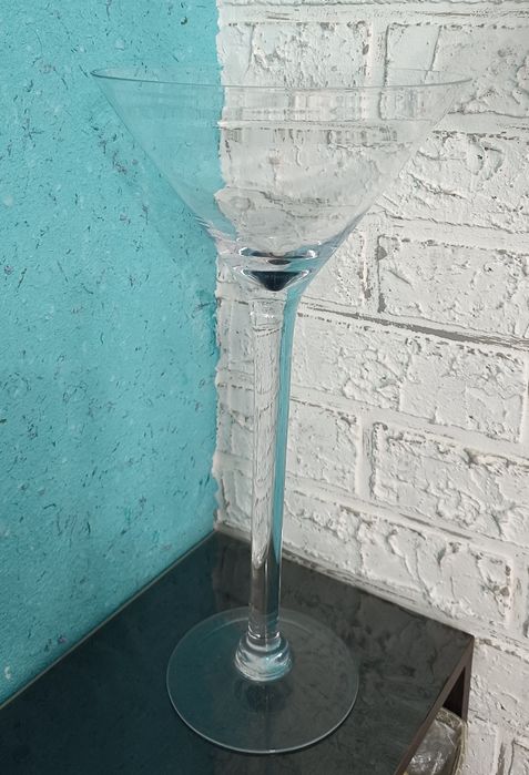 Большая рюмка из стекла