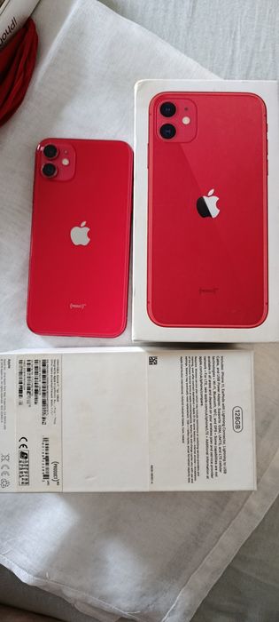 Vând telefon IPhone11  culoare roșie , functional