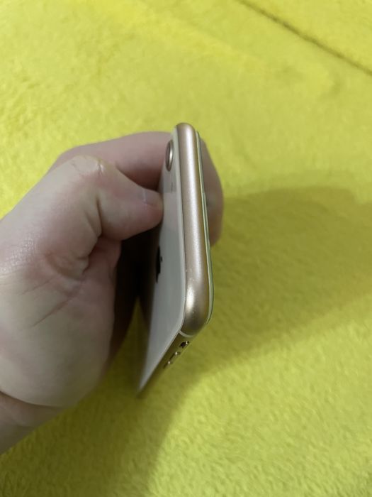 Vand Iphone 8 de 64 gb gold