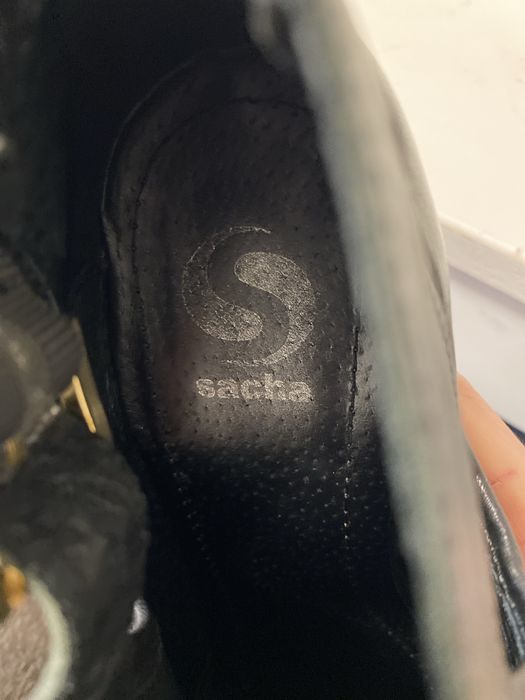 Botine din piele naturala si catarama aurie 38