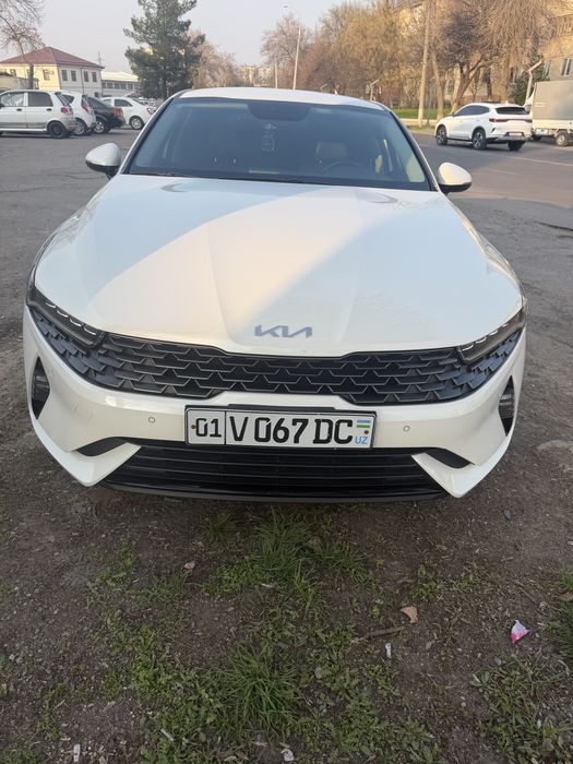 Kia k5 luxe 2-pozitsiya oq jemchug