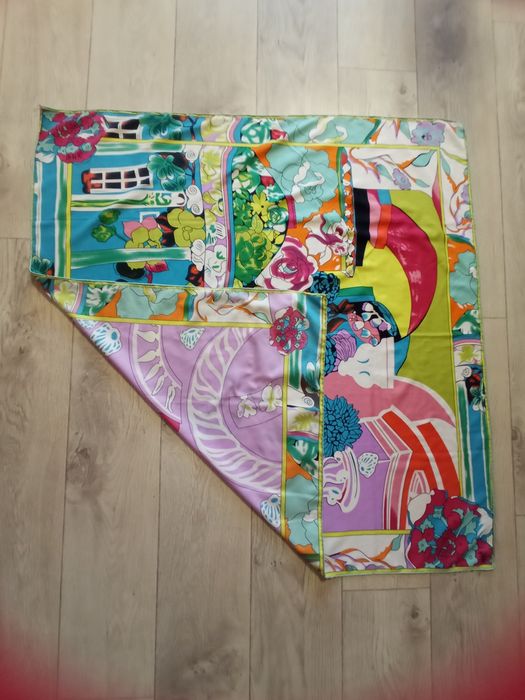 Продам женский платок 85/85см