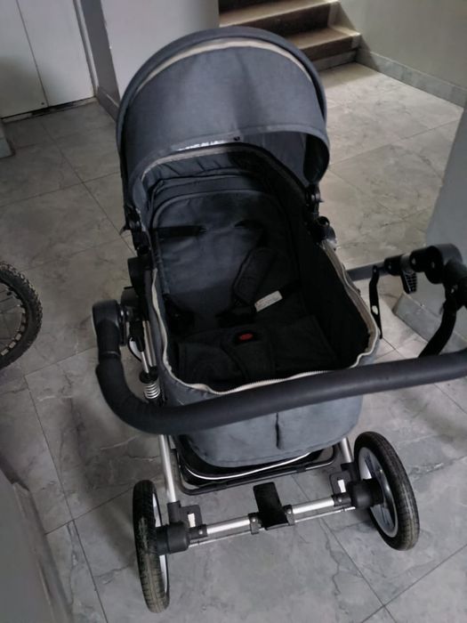 Продам детскую коляску