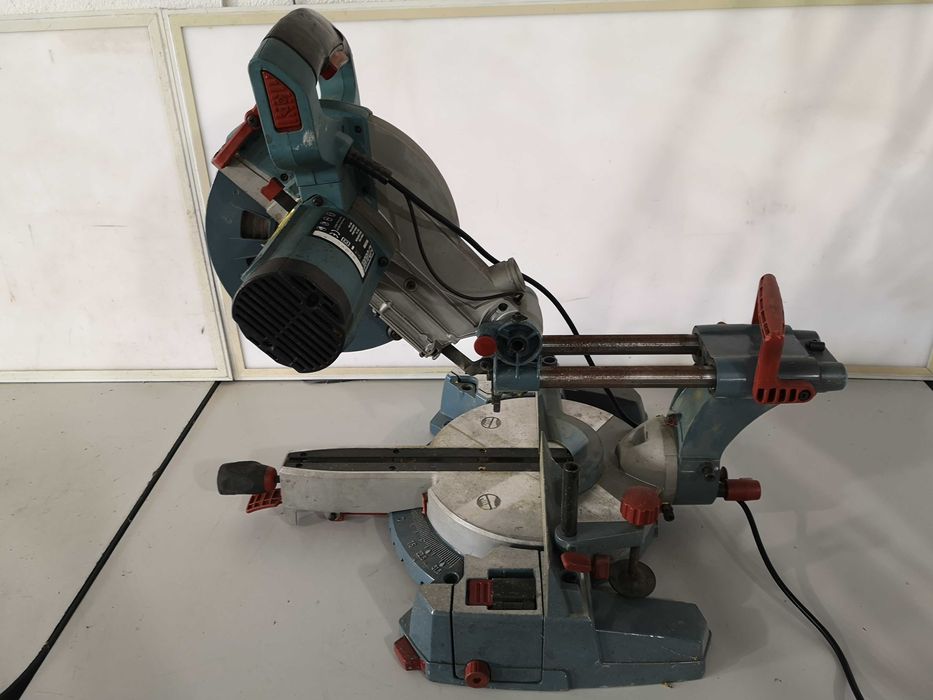 Циркуляр пендула - Erbauer 1600W / 254mm