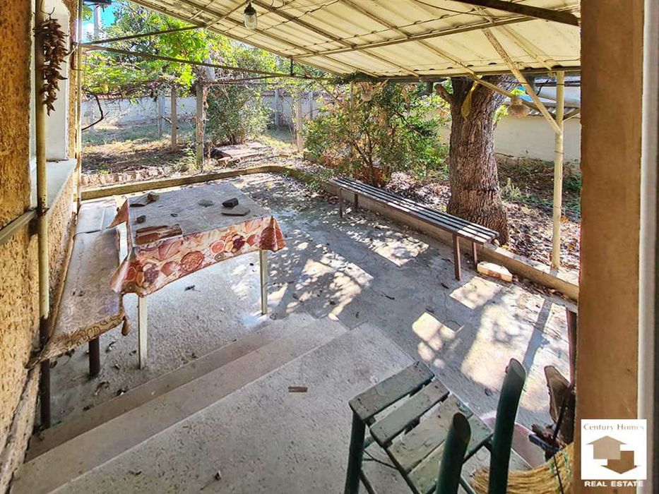 155078 Едноетажна къща с равен двор, кладенец и гараж в с. Сушица