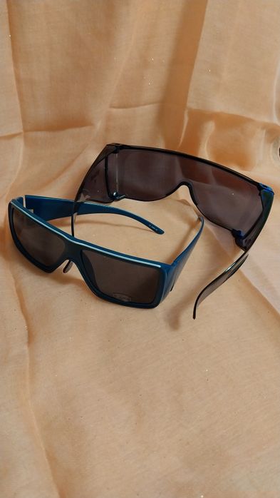 Дамски аксесоари:очила,портмоне,яка за палто и шалове