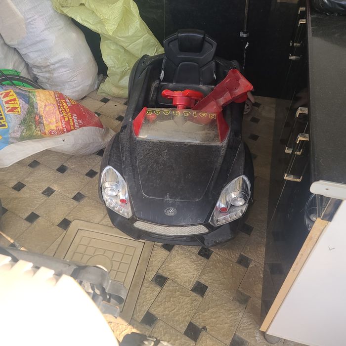 Detskiy moshinala sotiladi