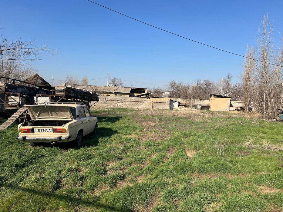 Ер участкаси 24,5 соток. Соткаси 17000у.е Янги Узб тарафда.