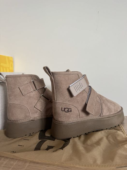 Дамски боти на марката UGG