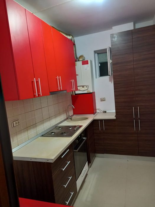 Închiriez apartament 3 camere