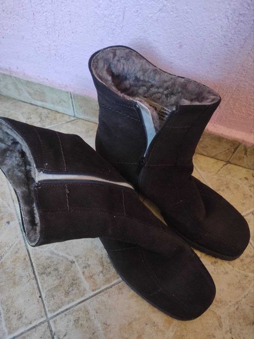 продавам чисто нови, мн. топли не ползвани ботушки