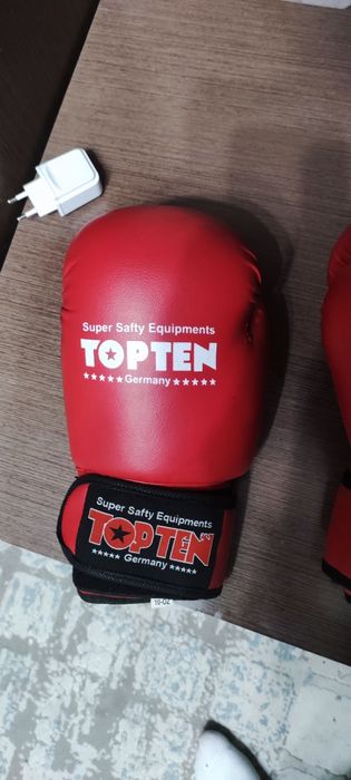 Боксерские перчатки новые