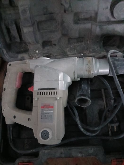 Перфоратор почти новый