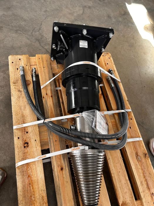 Con despicator hidraulic pentru excavator