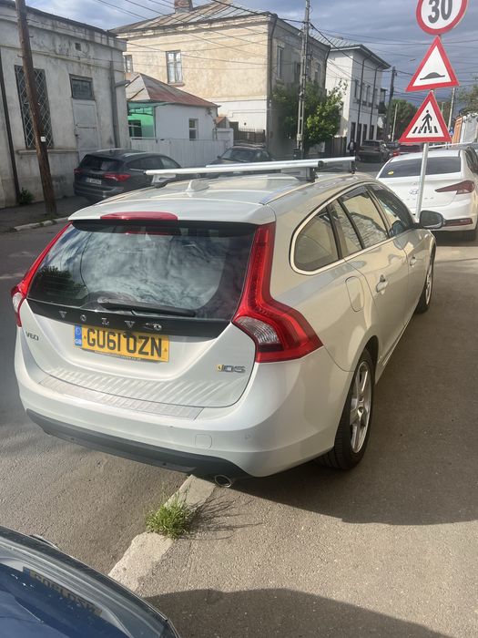 Vand/Schimb Volvo V60 D5 2011 volan pe dreapta
