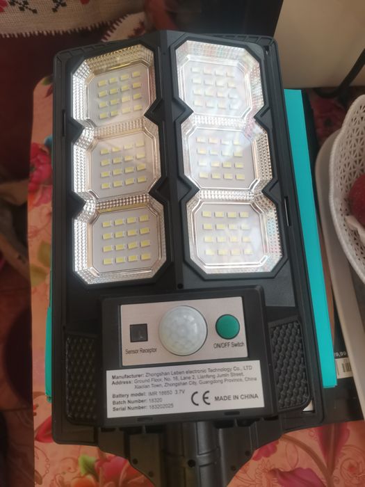 Lampa solara pe leduri
