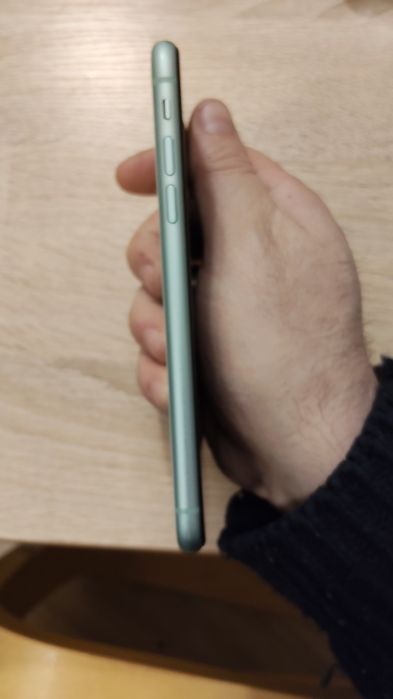iPhone 11 verde deschis