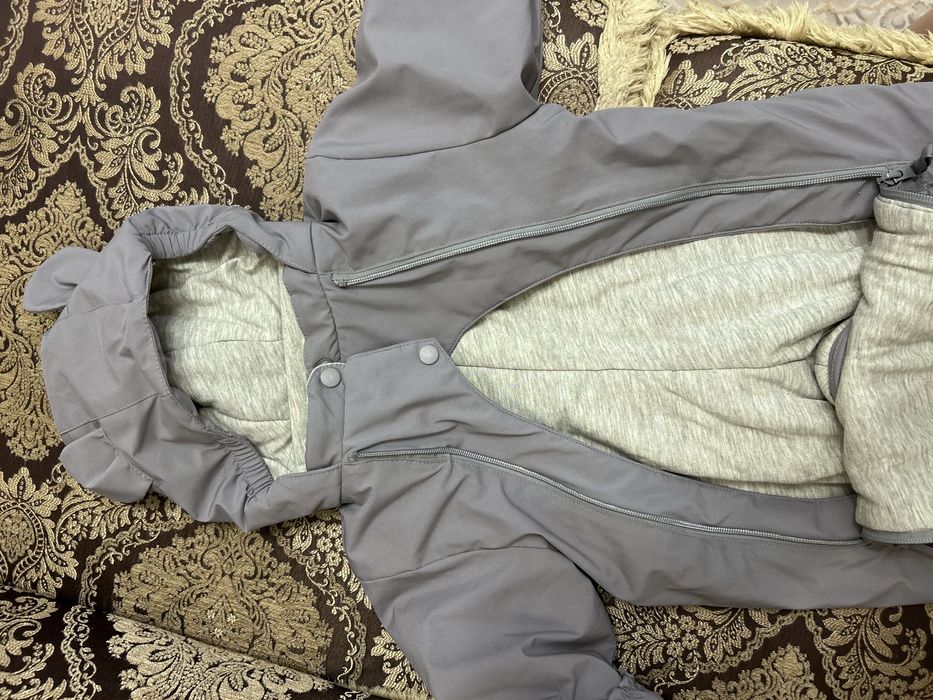 Продам комбинезон , шезлонг в подарок