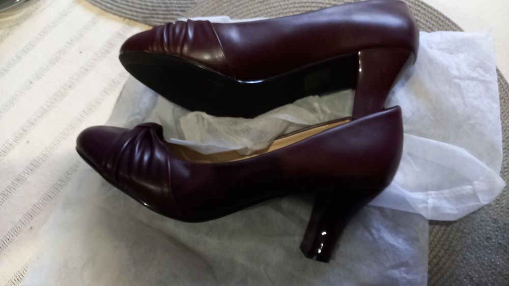 Обувки в цвят бордо от Италия