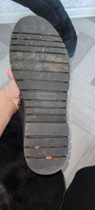 Новые сапоги зимние.